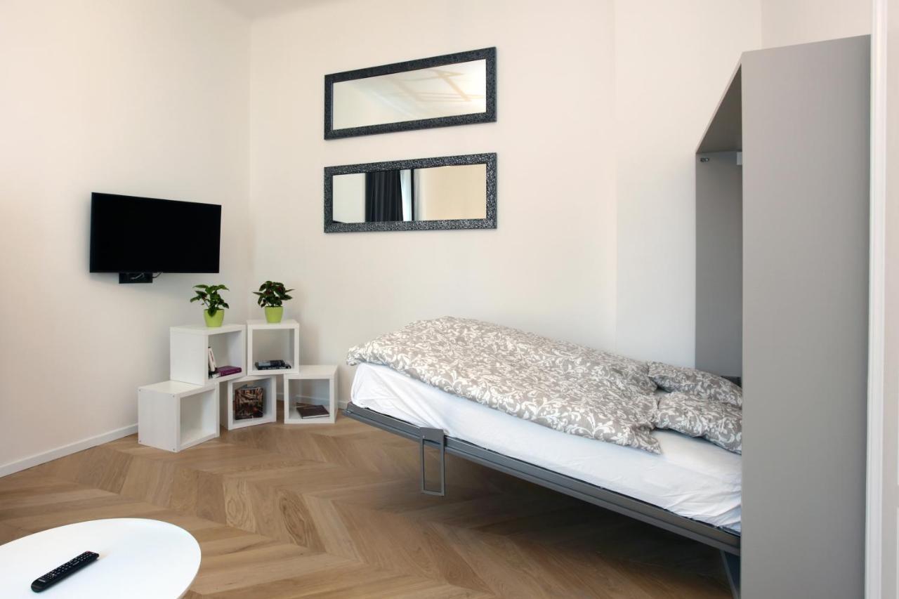 The House - Mezibranska Apartamento