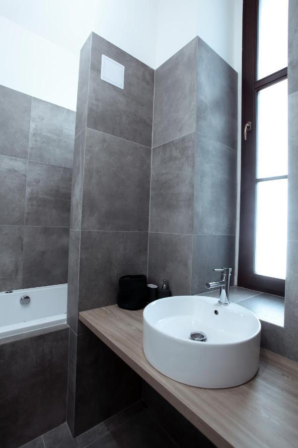 The House - Mezibranska Apartamento