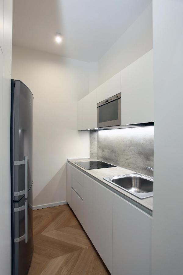 The House - Mezibranska Appartamento *