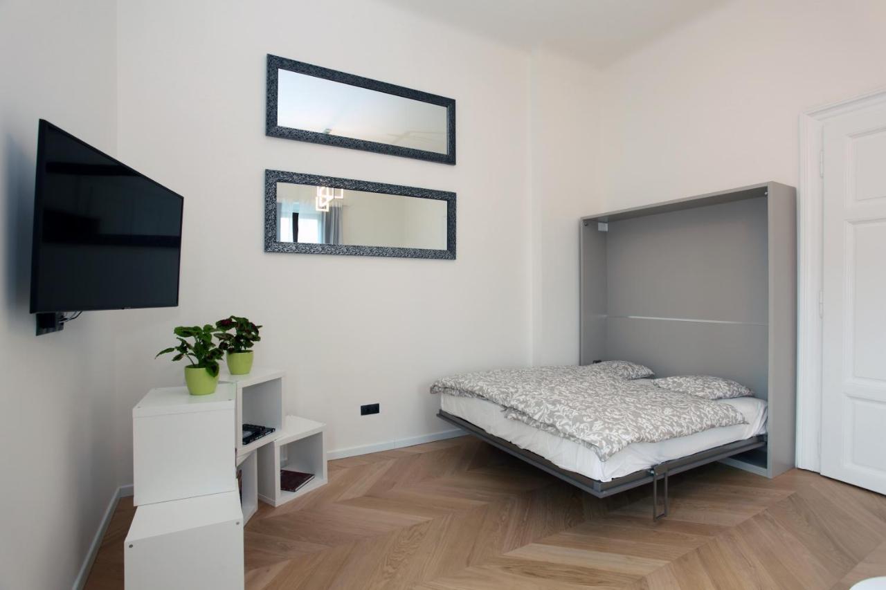 The House - Mezibranska Appartamento Praga